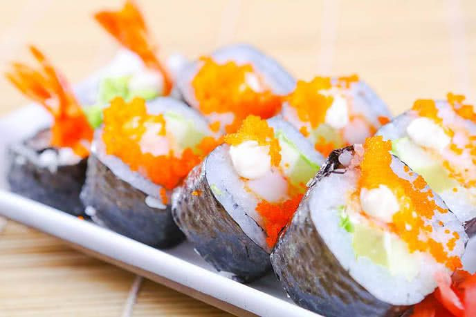 Futo Maki và các loại sushi cuộn hấp dẫn trong thực đơn Habit BBQ