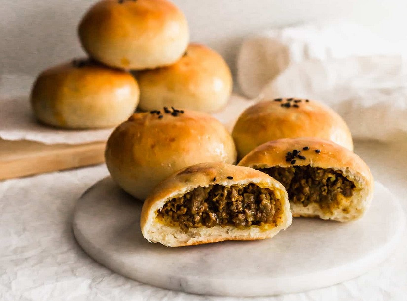 Bánh bao nướng vàng ươm, vỏ giòn tan sau khi hoàn thành bằng nồi chiên không dầu