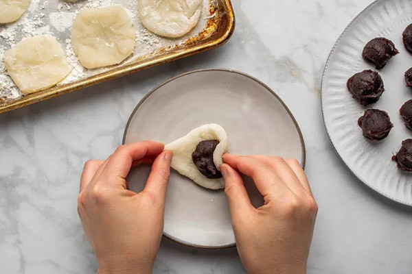 dàn phẳng viên bột mochi nhân đậu đỏ