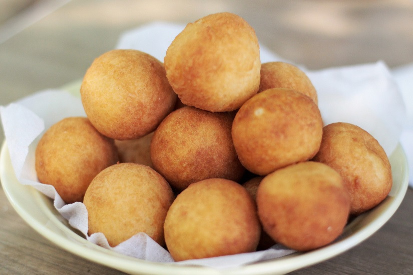 Công Thức Bánh Nhãn Bằng Nồi Chiên Không Dầu Chuẩn Vị Mẻ bánh nhãn vàng ươm trong nồi chiên không dầu