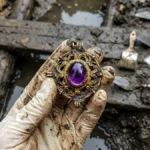 600-Year-Old Amethyst Jewel Found in Castle Moat Unlocks Noble Secrets